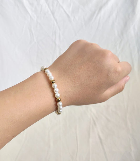 White and Gold beaded Bracelet